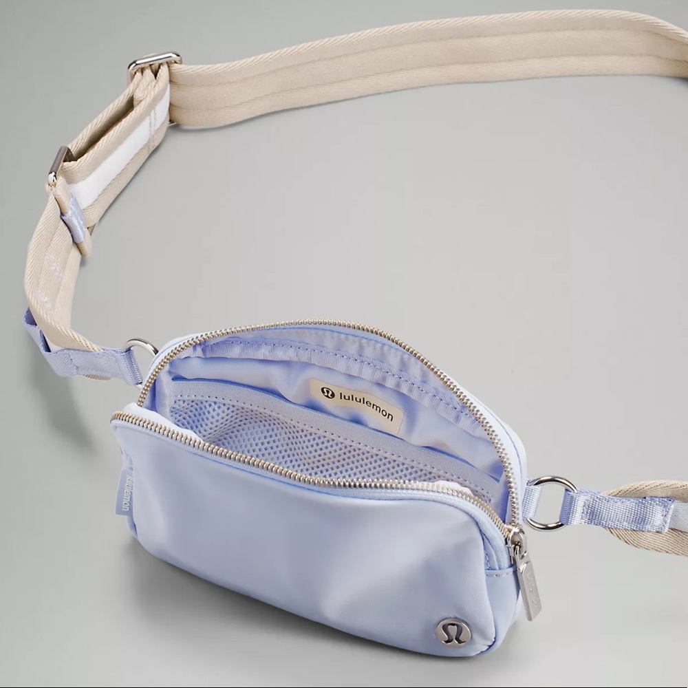Lululemon Everywhere Bag - Picture 3 of 4
